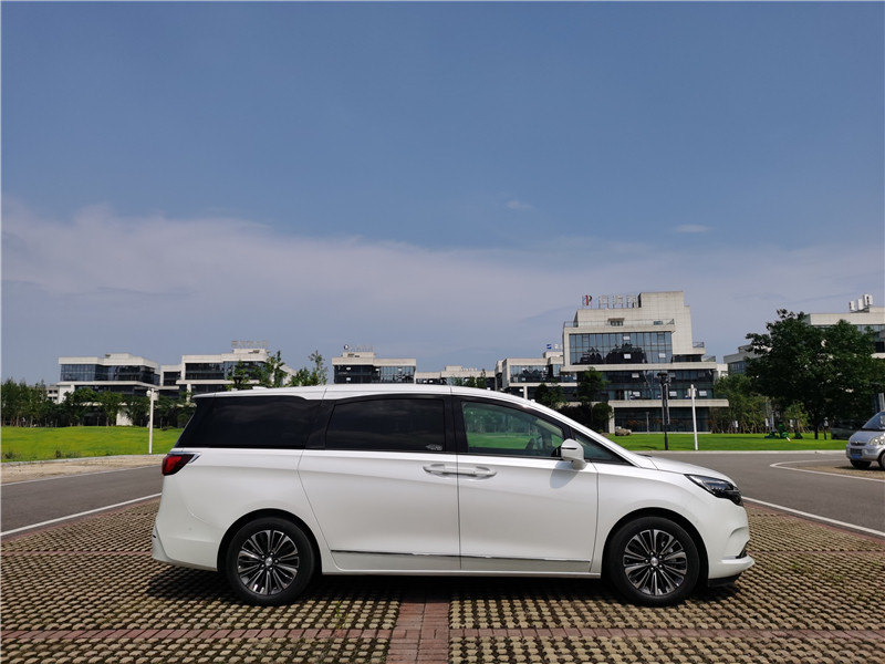 别克gl8和传祺gm8哪个舒服,奔驰v260和别克gl8哪个舒服