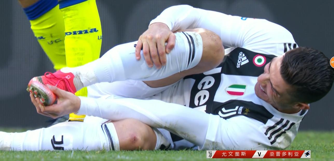 三人相撞，C罗不惧受伤，这样一个“硬汉”C罗，依然让人又爱又恨