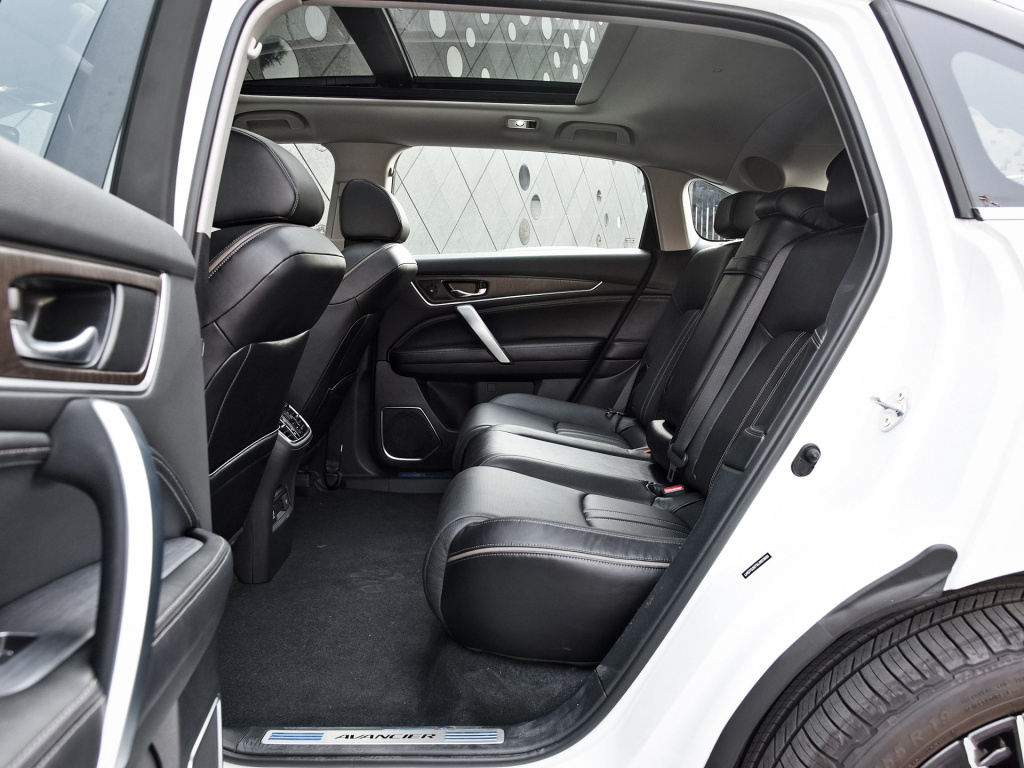 冠道和凯迪拉克xt5加速对比的视频,冠道和凯迪拉克xt5哪个更值得购买