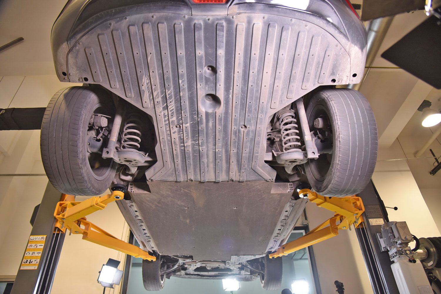 小鹏g3前后防撞梁拆解分析,小鹏g3i深度测评拆解