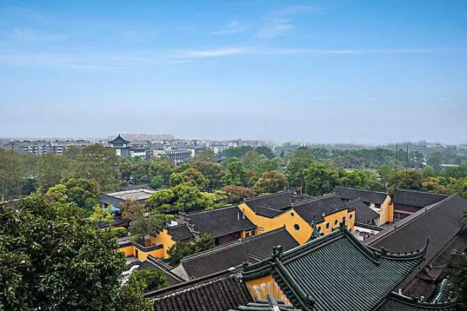 镇江在全国属于几线城市,镇江在江苏来说怎么样