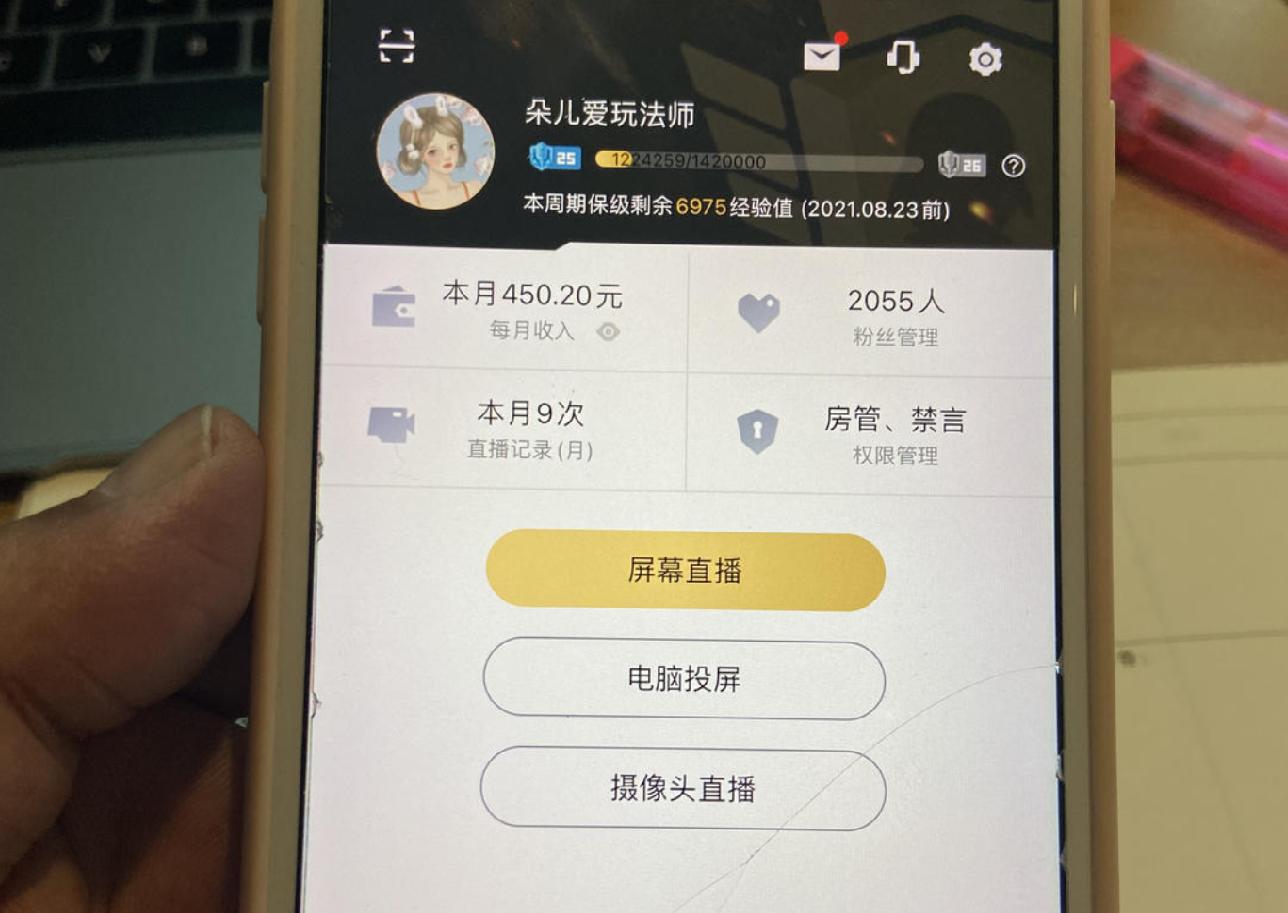 被母亲虐待、被家人和亲戚抛弃、被房东欺负、没钱治病！19岁女孩患5年尿毒症，曾想割腕自杀、吃*眠药安**自杀