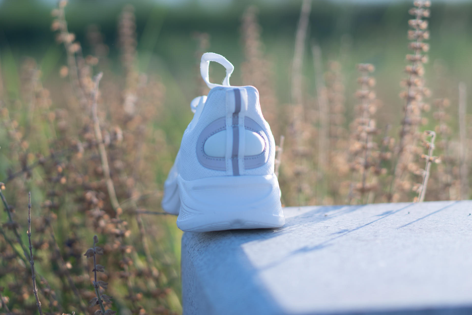 穿着变色鞋子是什么体验？——良计光变色鞋开箱