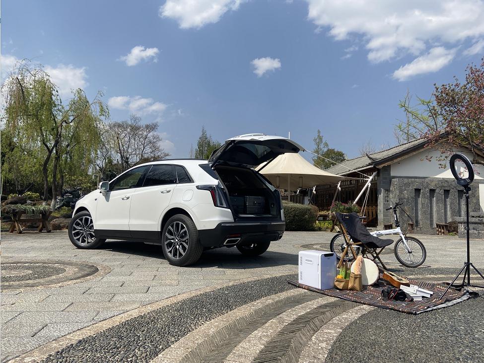 凯迪拉克xt5轻混动力加速测试,凯迪拉克xt52022款和沃尔沃xc60