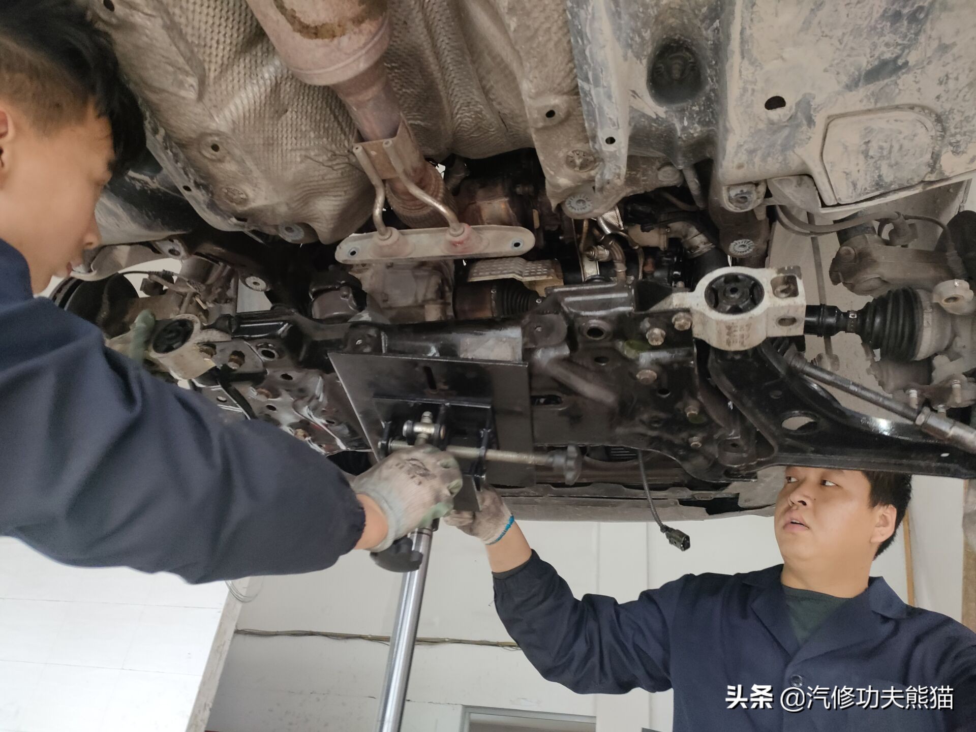 斯柯达昊锐烧机油维修视频,大众斯柯达昊锐1.8t烧机油