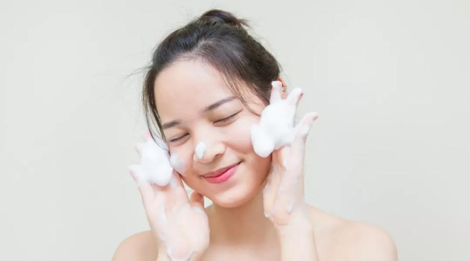 怎样选择好用的洗面奶洗脸,洗脸用什么样的洗面奶好