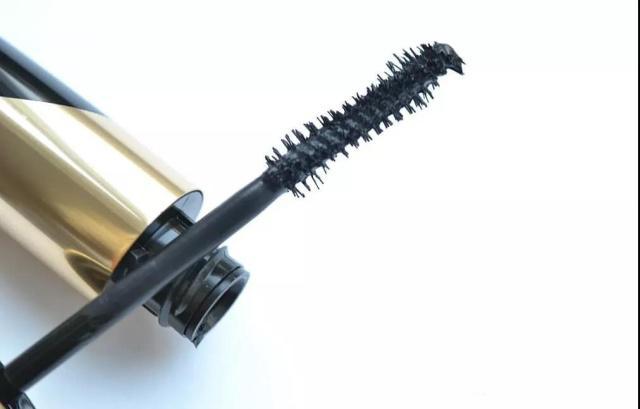 超好用睫毛膏浓密纤长,超级好用的睫毛膏黑色和紫色