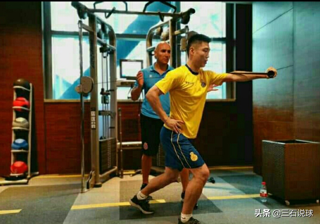 武磊重返上港！主教练主动合影，近9成中国球迷因武磊支持西班牙