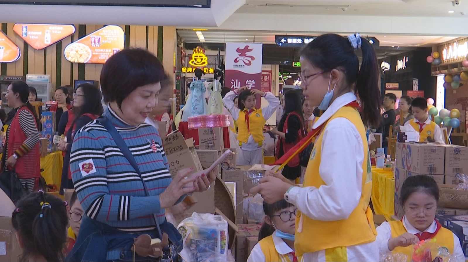 东厦小学“爱心小蜜蜂”传播“爱心花粉”，浇灌文明之花！