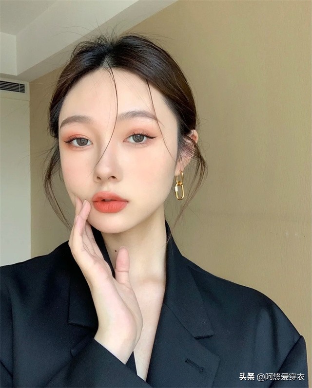 上班三分钟化淡妆,上班化淡妆的整个步骤