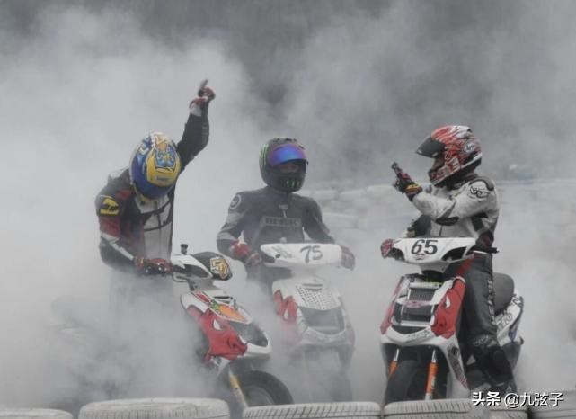 车评人陈震二环开什么车,二环十三郎陈震和车的合影