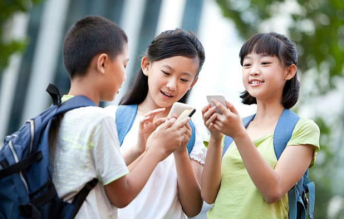 教育部终于对中小学生手机出手了，事关老师和学生，家长高兴了