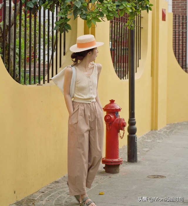 今夏火了一种帽子叫“烟筒帽”，时髦百搭显脸小，戴对整容级好看