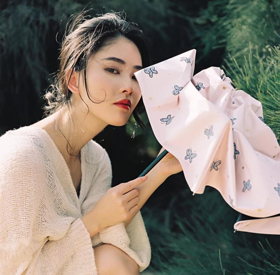 这款口袋伞真够“变态”的！顶着蕉下联名款大旗，做着便宜的勾当