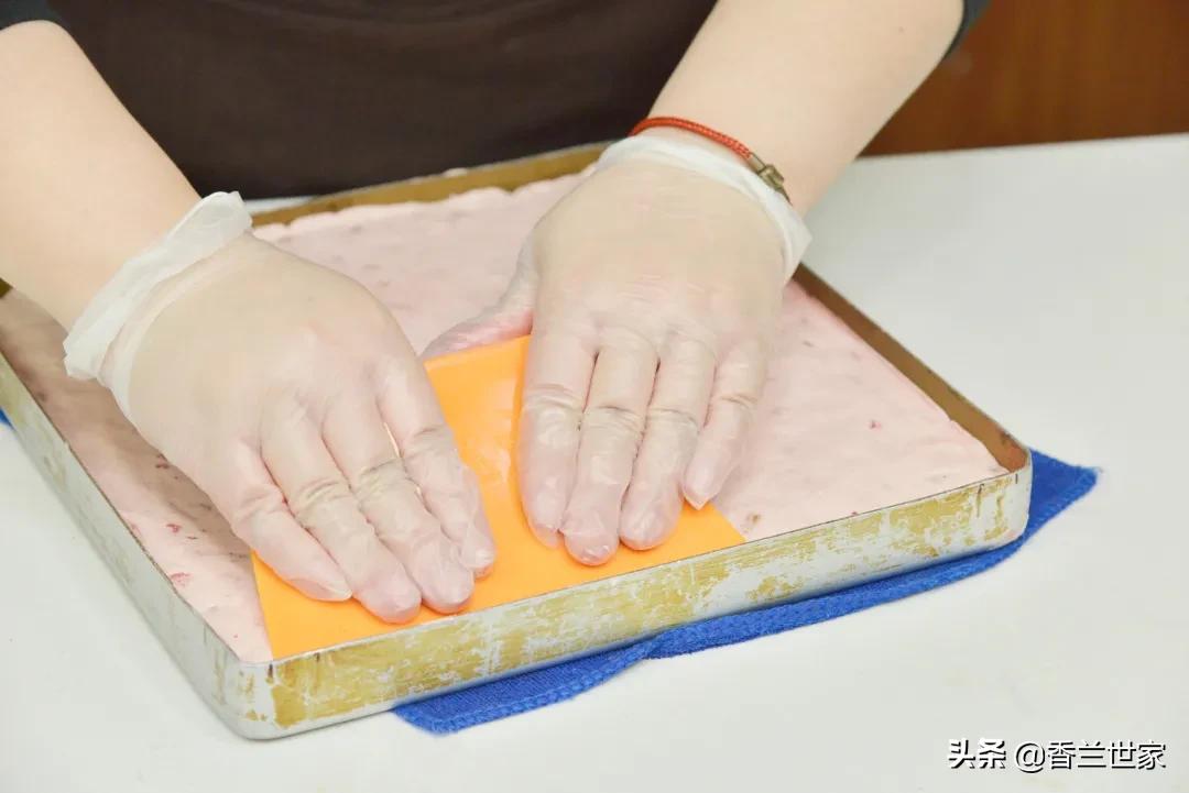 「香兰教程」熬糖版牛轧糖，这样做的牛轧糖好像草莓味的云朵