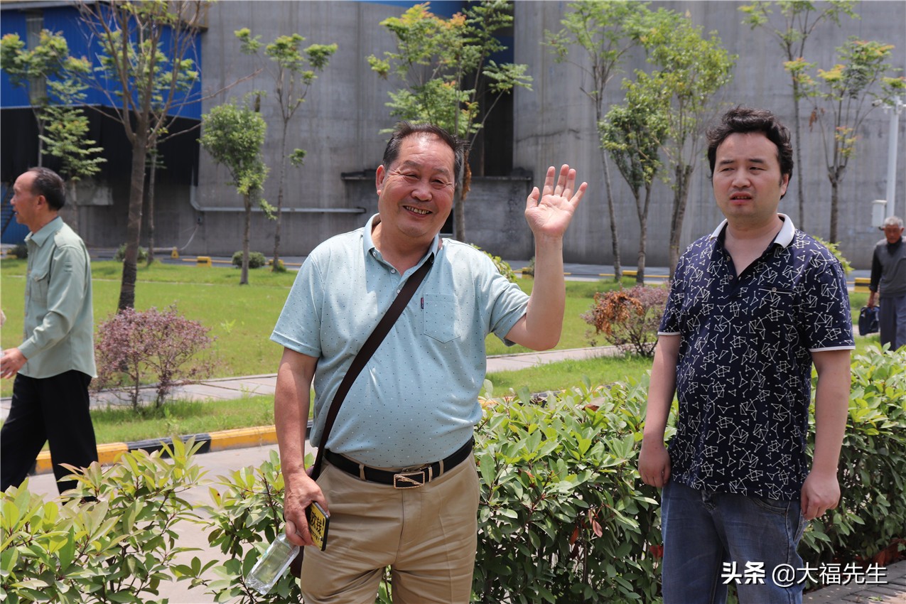 钢铁年代战友重逢,钢铁情怀