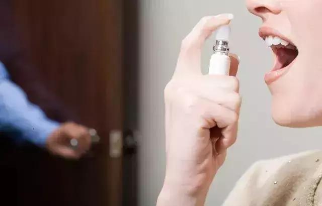 口苦、口臭别不当回事，1分钟教你从口气辨别胃病