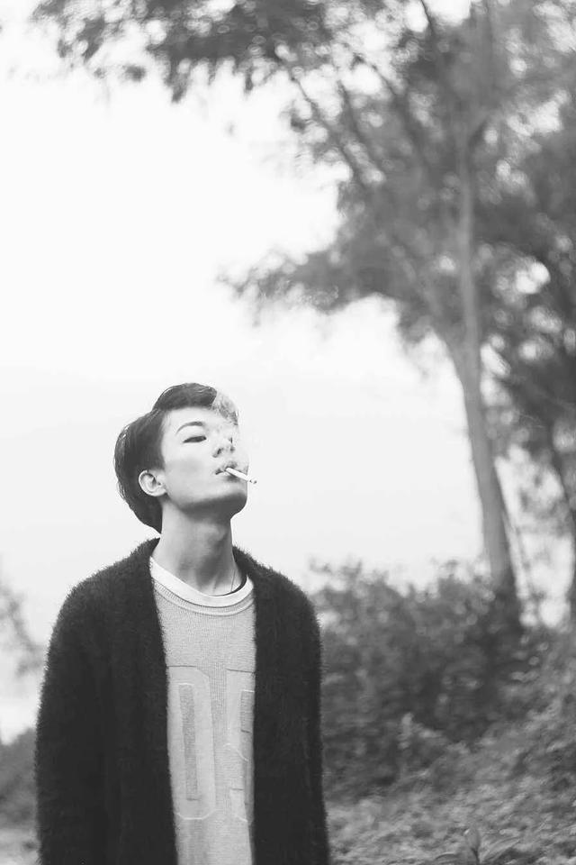 吃粽子看路人反应,吃着粽子看龙舟