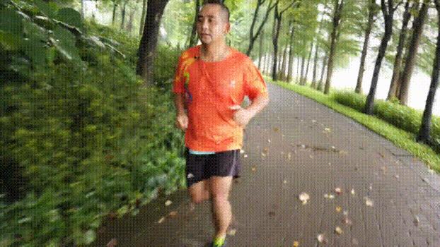 从摩托车佬到电梯大佬，23岁起他踏上创业征程，次次震惊行业