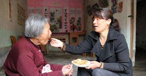 婆婆掏钱补贴小叔子，要求大儿子养老，二儿媳出钱，三儿媳享清福