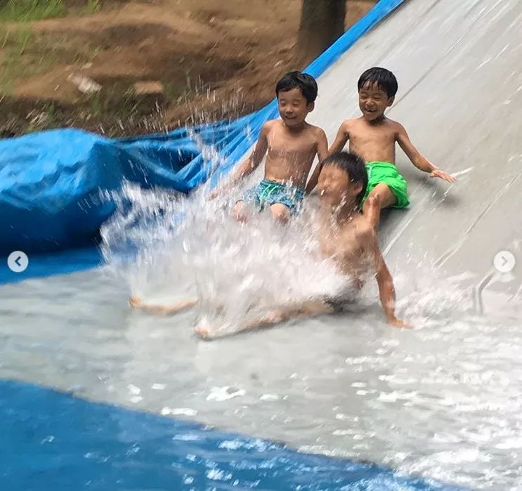 动刀抡锤，玩火涉水，这样的公园为何还能吸引那么多父母？