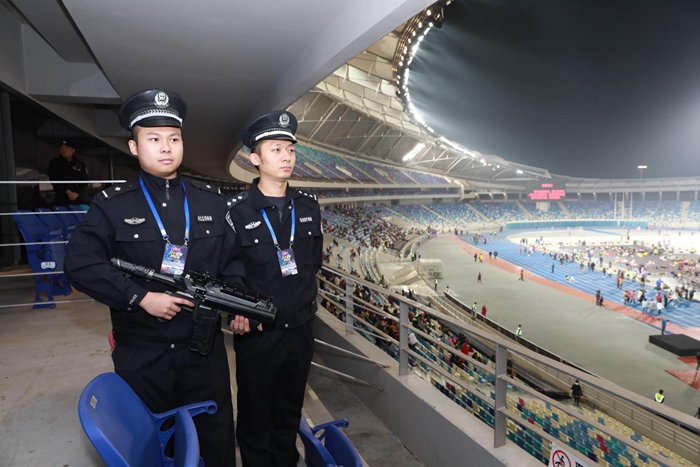 海口公安开展巡逻工作,海口秀英村警察巡逻