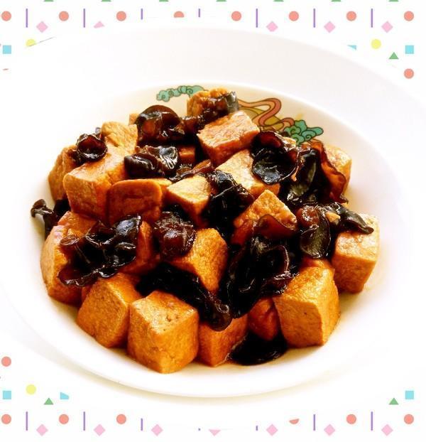 茄子豆腐熬菜的家常做法,鱼头豆腐汤红烧茄子的家常做法