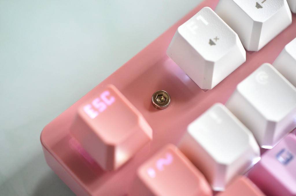 一款让女士心动的键盘,双飞燕f200q血手幽灵光轴机械键盘