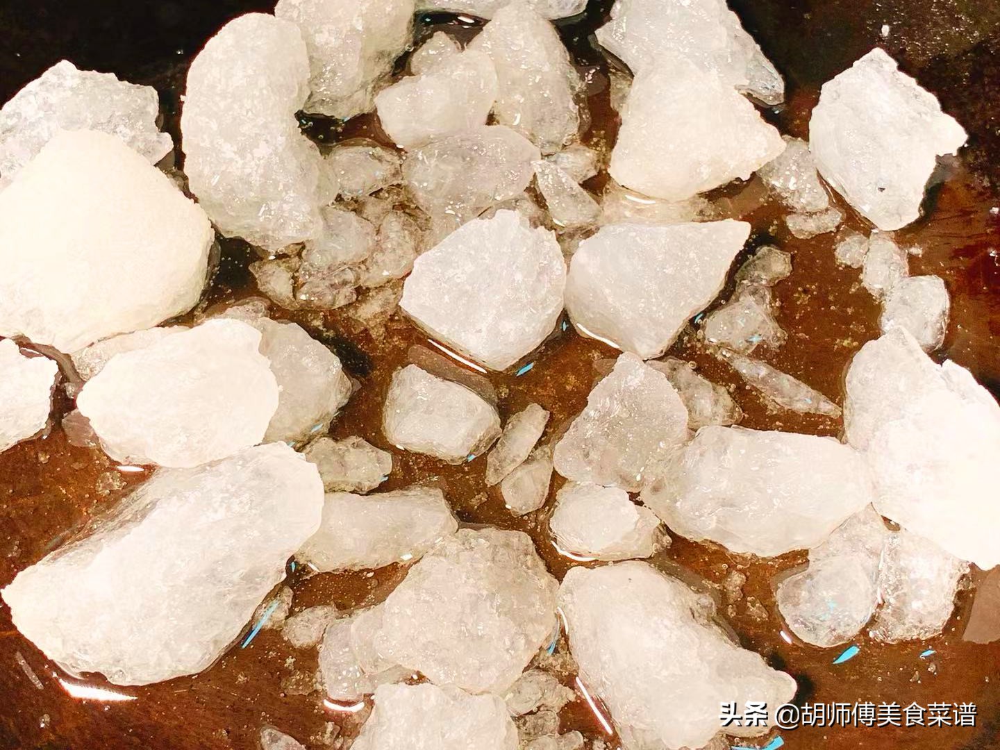 用白糖炒糖色还是冰糖熬糖色,炒糖色要不要翻动