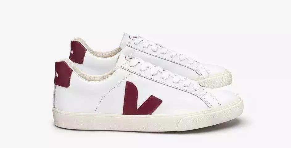 小白鞋如何穿搭30岁,职场小白鞋搭配技巧男士