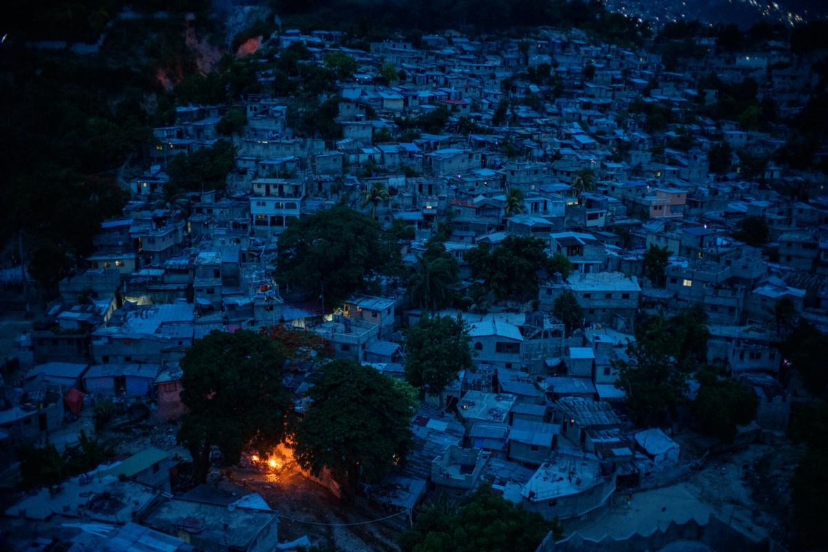 刺杀海地总统主谋可能另有其人,美国医生或是替罪羊;嫌疑人之一曾是美国*品毒**管制局线人,行动后求助该机构