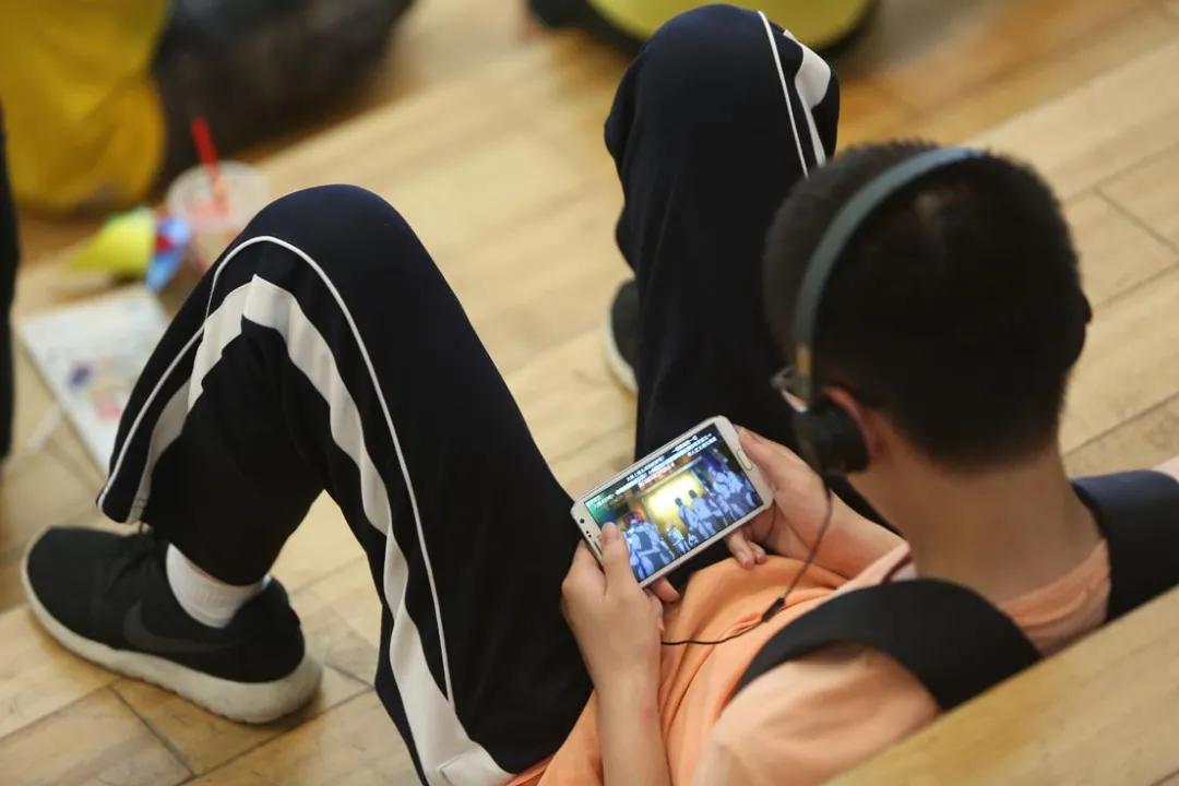 戒除网瘾远离网吧慎用手机,戒网瘾手机如何联网