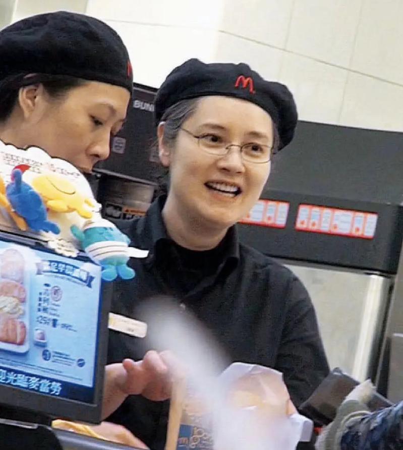 知名*星艳**因节食减肥住进ICU,给追求“骨感美”的女性,提了个醒