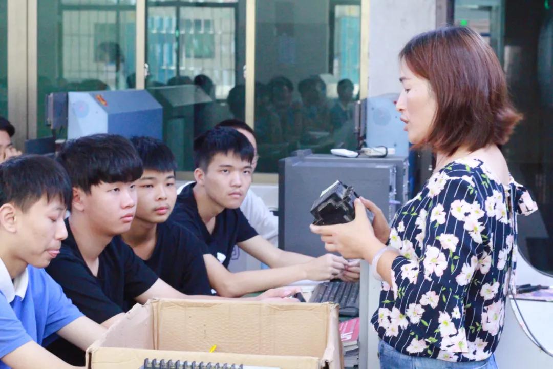 广东深圳市深德技工学校,深德技工学校班主任