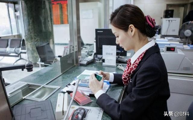 建设银行一年存五万多少利息,建设银行存10万活期一年利息多少