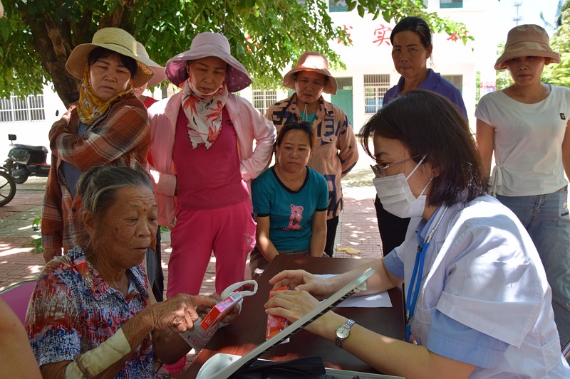 党史宣讲小分队海口支队,帮扶村开展党史宣讲活动