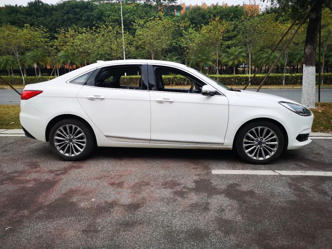 试驾最新款福特福睿斯视频,2018款福特福睿斯手动挡试驾