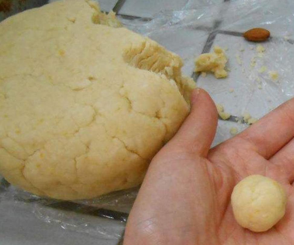 快过年了自制牛轧糖,怎么制作可以留到过年吃的小饼干