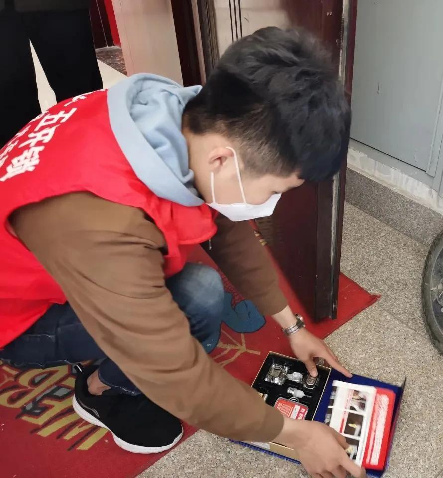 “七个五开锁（5555555）”潍坊城区援鄂医护家庭获赠“爱心锁”