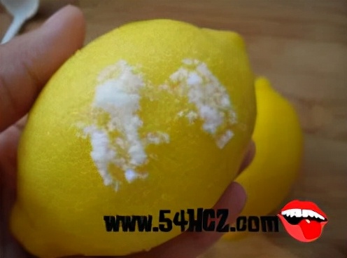 柠檬蜂蜜水用鲜柠檬还是柠檬片,柠檬蜂蜜水好还是百香果蜂蜜水好