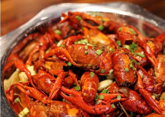 南宁美食推荐必吃龙虾,南宁最好吃的五香龙虾