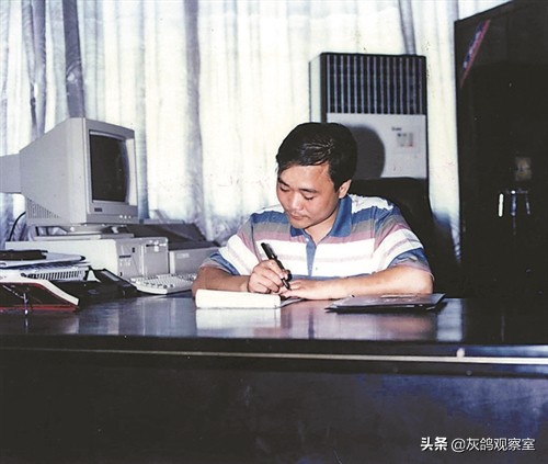 创业“老炮”李书福,6次改行,终成汽车首富,他凭什么