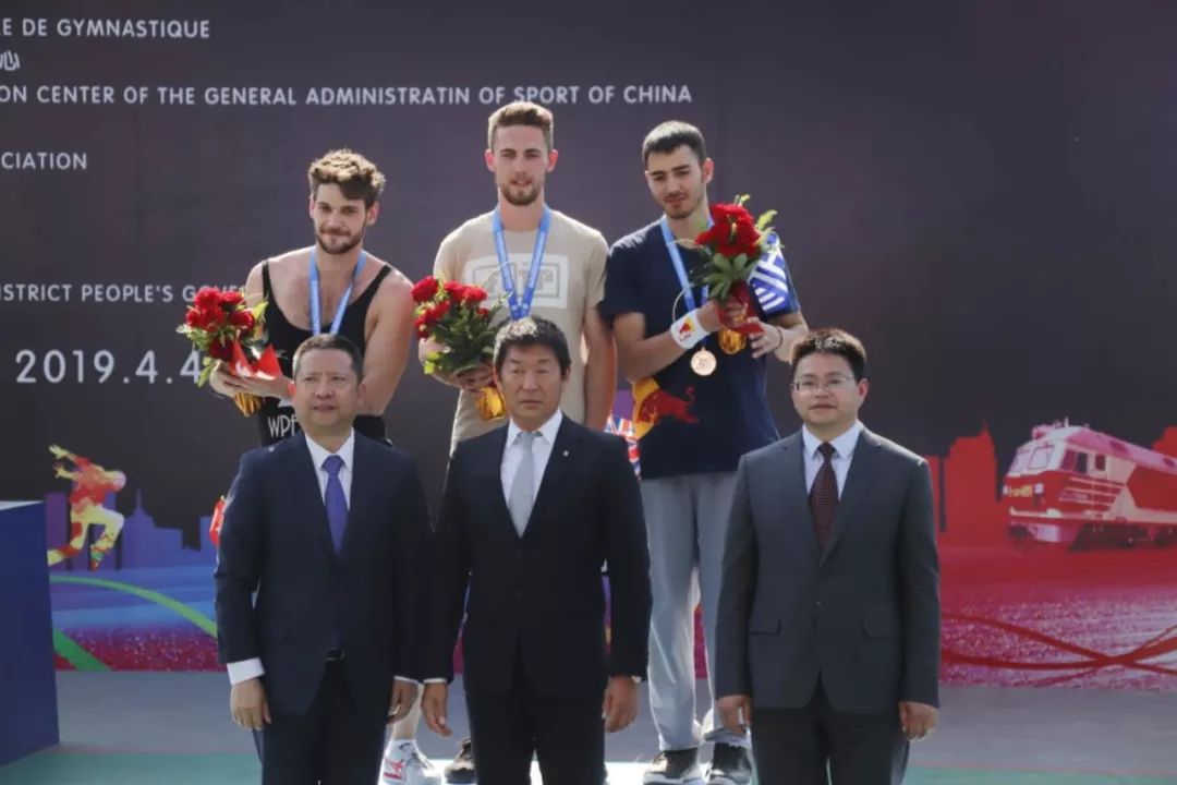 跑酷比赛高手视频,跑酷高手齐聚重庆