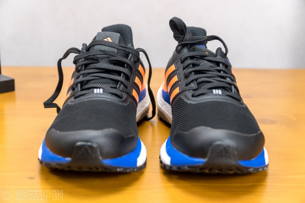 阿迪ultraboost22黑蓝,阿迪supernova和ultraboost