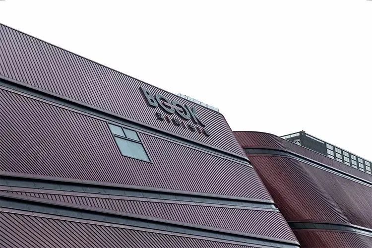 深圳翻身地铁成网红打卡地,深圳网红打卡地点富士康光明小镇