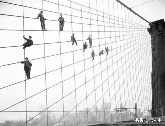 霍金年轻时帅气的照片,霍金年轻时帅照