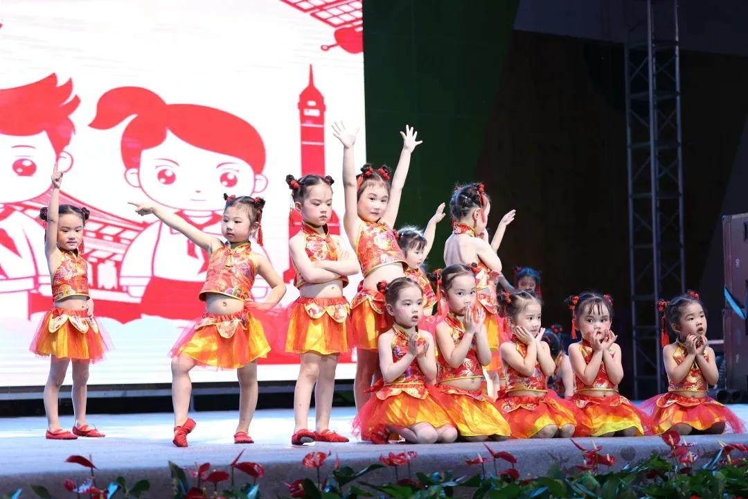 剑阁县鼓楼幼儿园庆祝中国*产党共**成立100周年暨毕业典礼文艺汇演