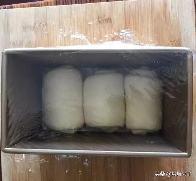 在家就能做松软的北海道牛奶吐司,北海道吐司奶香浓郁柔软拉丝