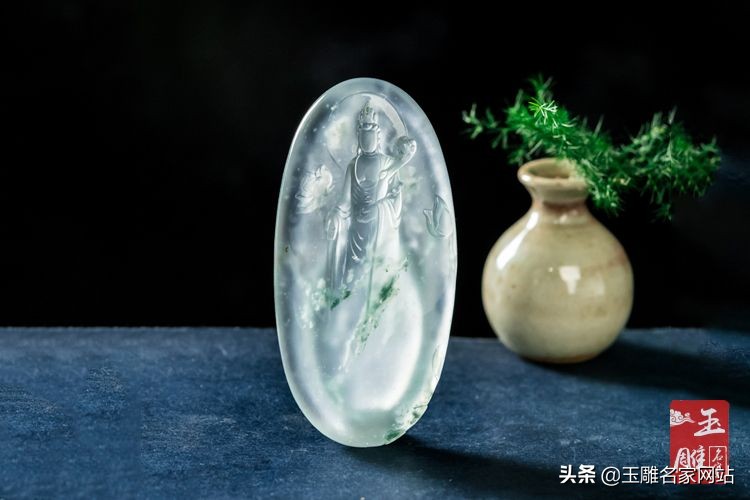 冰种翡翠的价值何许？为什么说它性价比高？