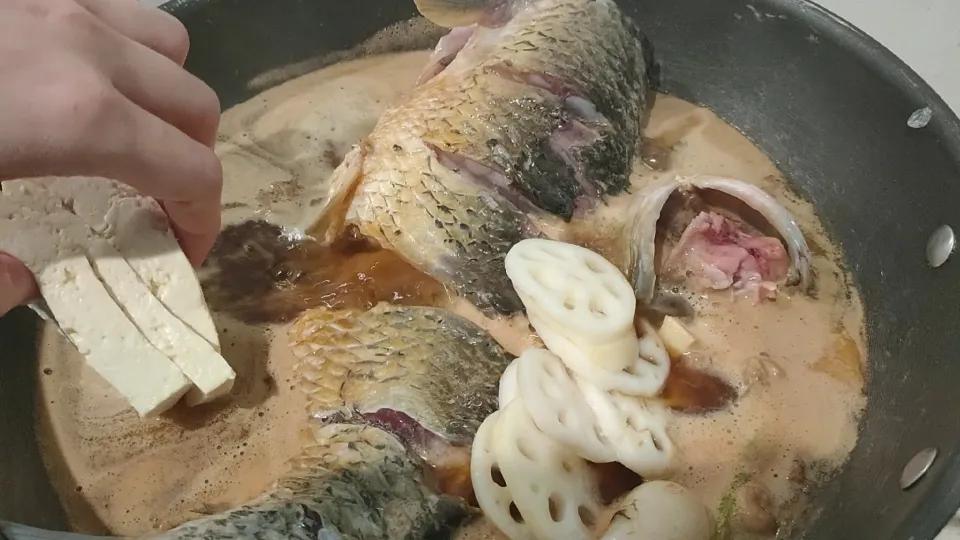 草鱼怎么炖好吃又简单做法,草鱼怎么炖才好吃又简单家常做法